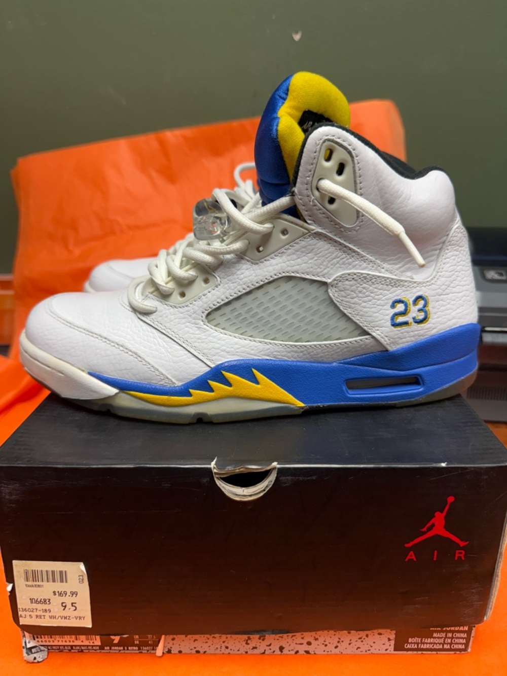 Jordan 5 Laney size 9.5